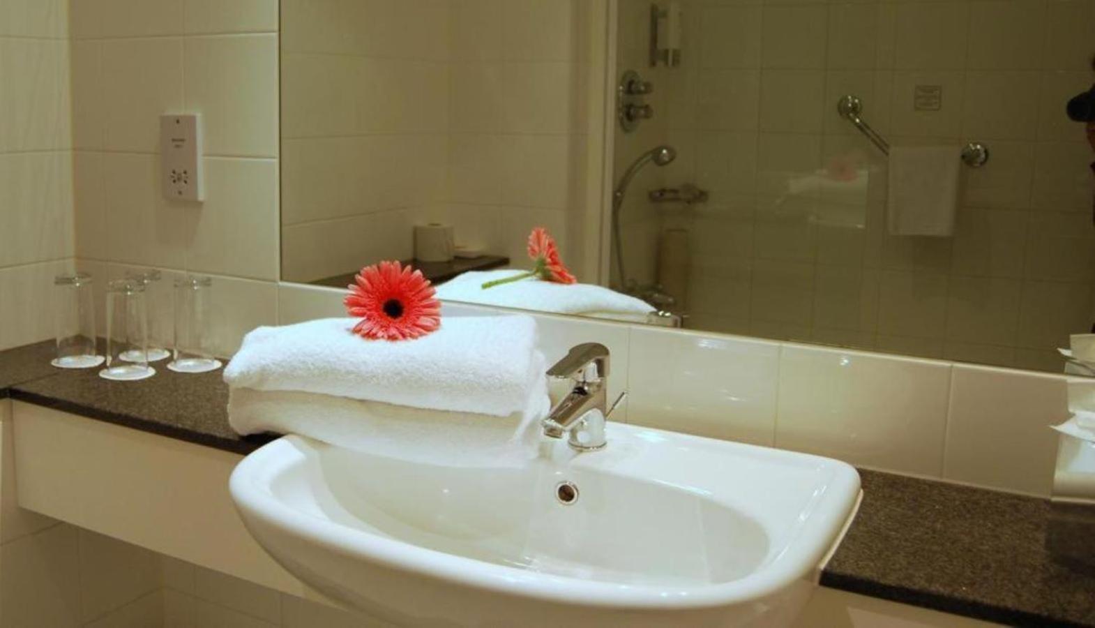 Maldron Hotel Merrion Road دبلن المظهر الخارجي الصورة